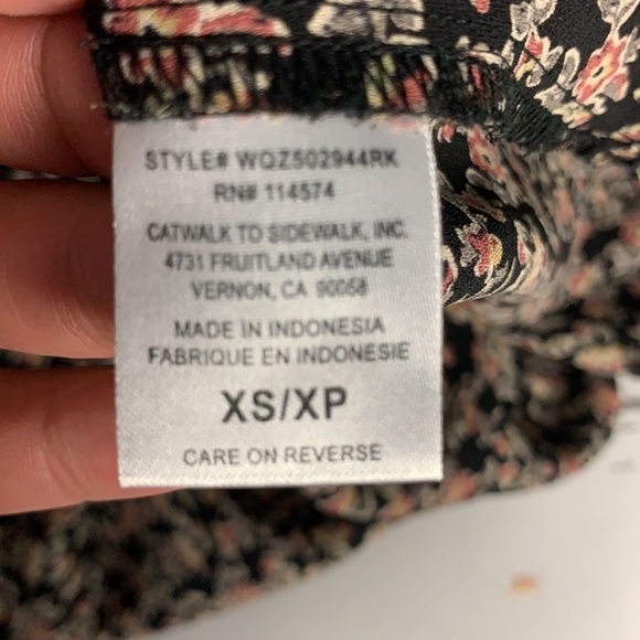 Pleione Floral Print Blouse - Picture 9 of 10